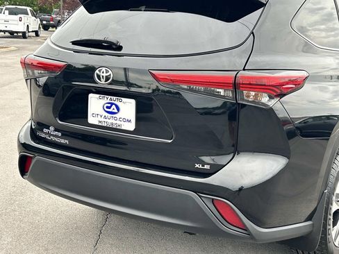 Used 2023 Toyota Highlander XLE FWD image 12