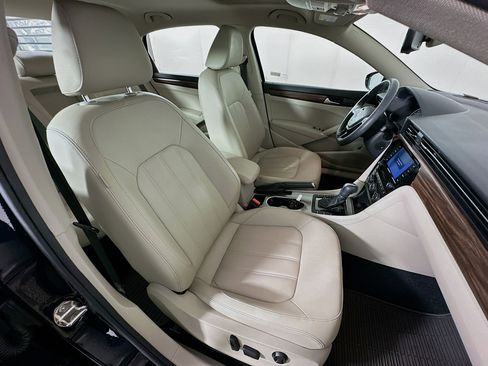 Used 2020 Volkswagen Passat 2.0T SEL image 29