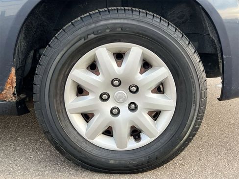 Used 2009 Chrysler Town & Country LX image 14