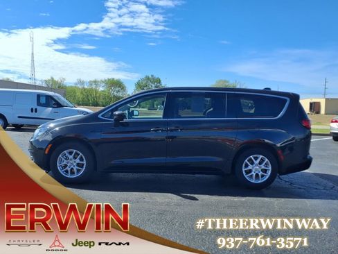 Used 2023 Chrysler Voyager LX image 14