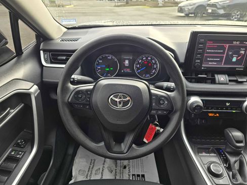 Used 2022 Toyota RAV4 LE image 19