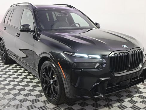 Used 2025 BMW X7 xDrive40i w/ M Sport Package image 8