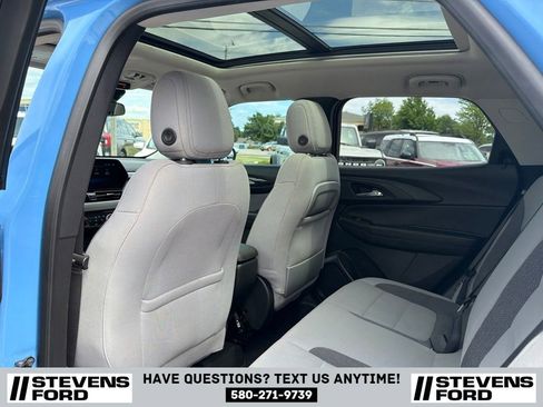 Used 2024 Chevrolet TrailBlazer LT w/ LT Cold Weather Package FWD image 30
