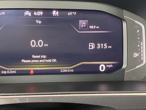 Used 2023 Volkswagen Tiguan SEL R-Line image 5