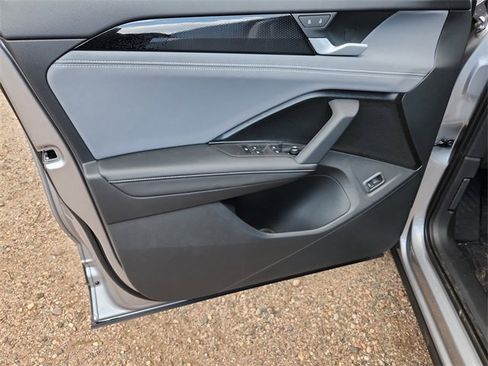 New 2025 Volkswagen Tiguan SE image 31