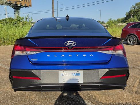 Used 2025 Hyundai Elantra Sport FWD image 5