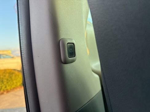 Used 2014 Toyota Sienna SE image 20