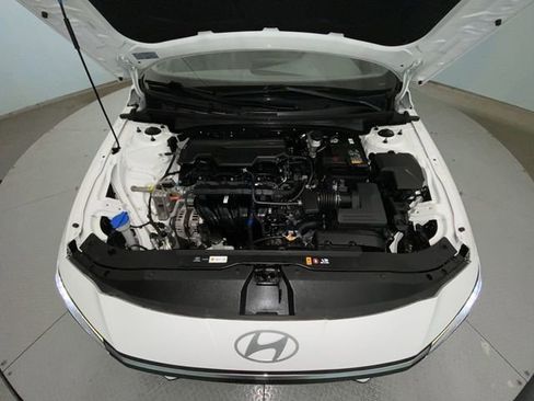 Used 2024 Hyundai Elantra SEL FWD image 25