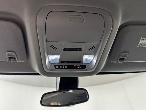 Used 2022 GMC Acadia SLT w/ Preferred Package image 24