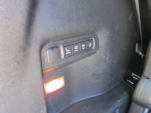 Used 2017 Ford Explorer Limited image 32