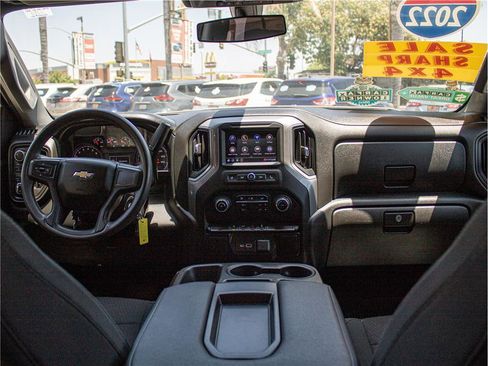 Used 2022 Chevrolet Silverado 1500 Custom image 2
