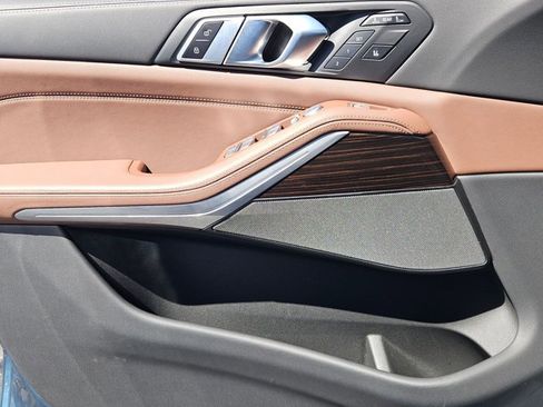 Certified 2025 BMW X7 xDrive40i image 11