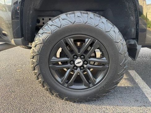 Used 2020 Chevrolet Colorado W/T w/ Custom Special Edition image 9