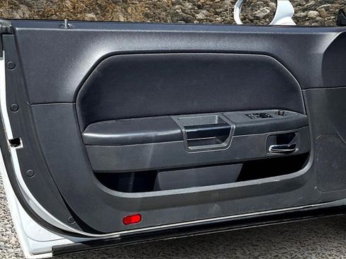 Used 2013 Dodge Challenger SXT image 17