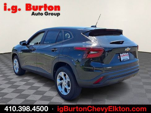 New 2026 Chevrolet Trax LS w/ LS Convenience Package FWD image 3