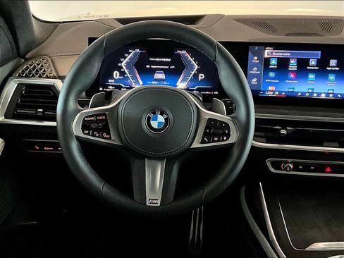 Used 2025 BMW X7 xDrive40i w/ M Sport Package AWD/4WD image 16