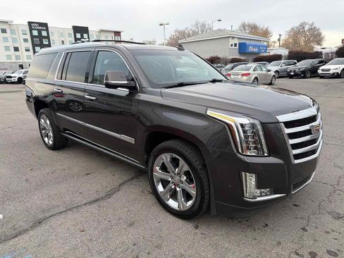 Used 2018 Cadillac Escalade ESV Premium Luxury image 7