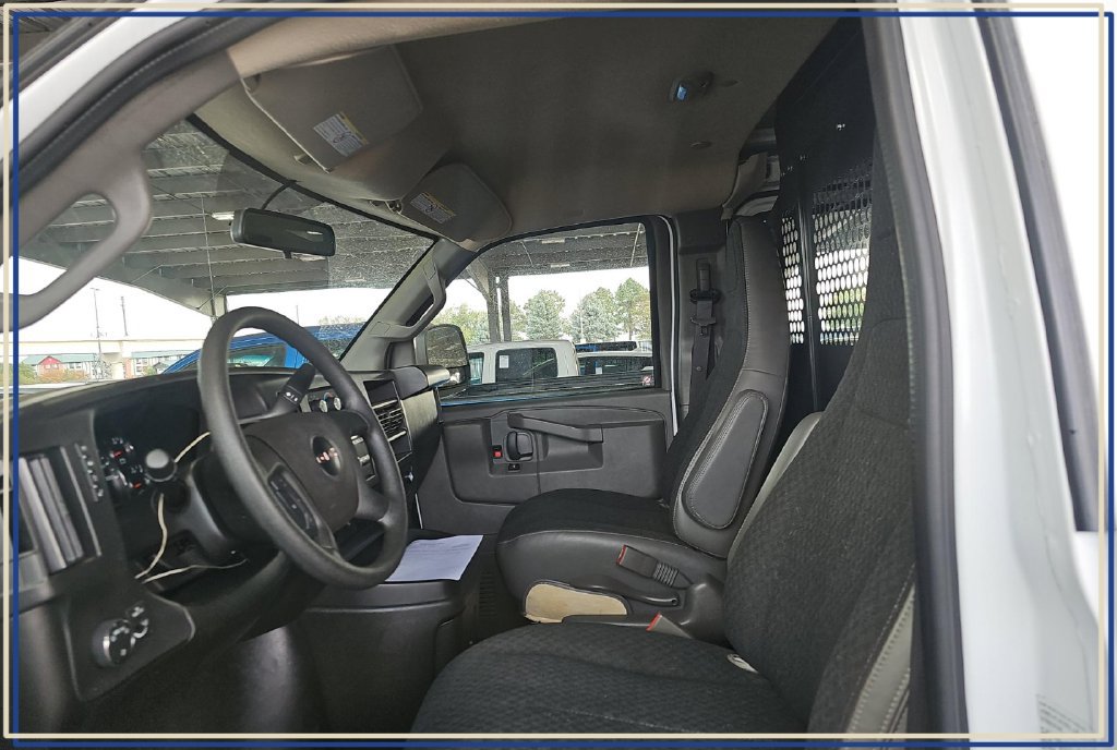 Used 2025 GMC Savana 2500 w/ Driver Convenience Package RWD image 2