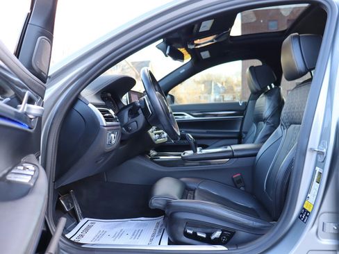 Used 2022 BMW 750i xDrive w/ M Sport Package image 12