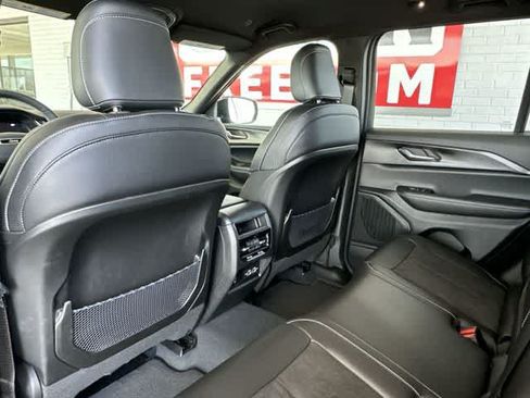 Used 2023 Jeep Grand Cherokee Altitude AWD/4WD image 32
