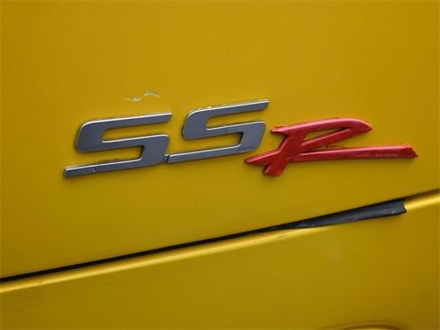 Used 2005 Chevrolet SSR w/ Preferred Equipment Group image 21