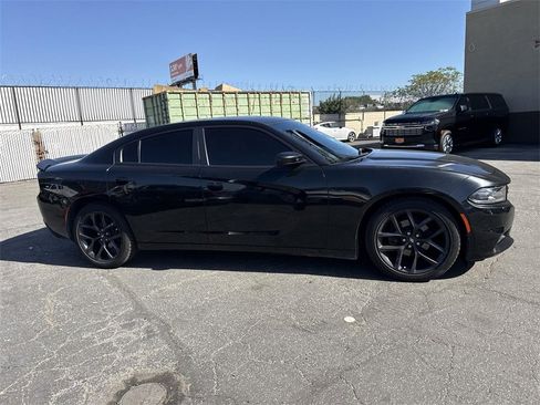 Used 2020 Dodge Charger SXT w/ Blacktop Package image 2
