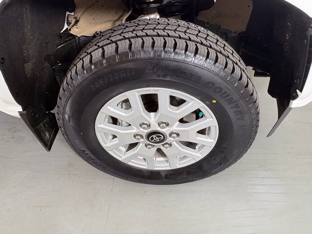 Used 2024 Toyota Tacoma SR5 AWD/4WD image 10