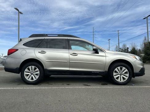 Used 2017 Subaru Outback 2.5i Premium image 3