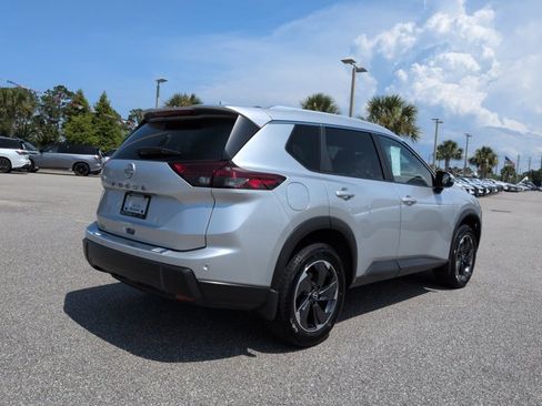 Certified 2025 Nissan Rogue SV w/ SV Premium Package FWD image 4