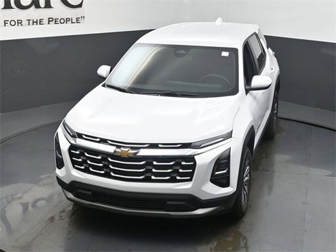 New 2026 Chevrolet Equinox LT w/ LPO, Floor Liner Package image 24