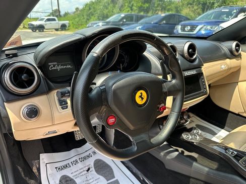 Used 2014 Ferrari California RWD image 14
