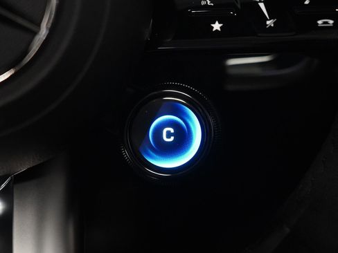 Used 2024 Mercedes-Benz SL 55 AMG 4MATIC w/ Driver Assistance Package image 22