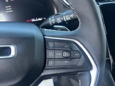 Used 2024 Jeep Grand Cherokee L Laredo image 13