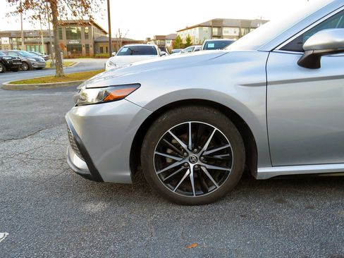 Used 2021 Toyota Camry SE image 33