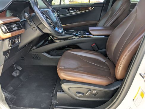 Used 2023 Lincoln Nautilus Reserve w/ Luxury Package image 9