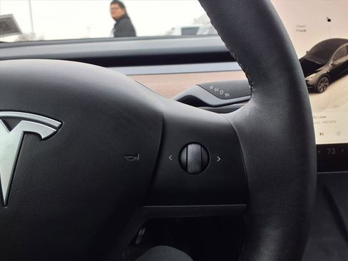 Used 2025 Tesla Model Y Long Range image 12