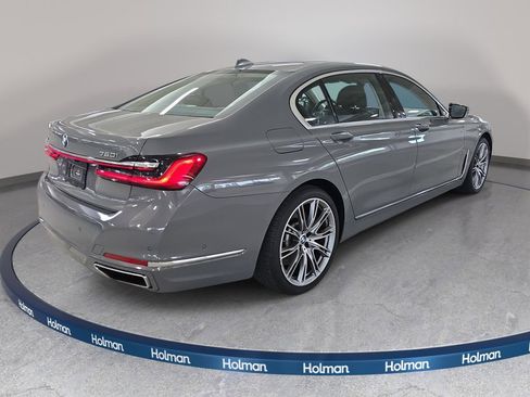 Used 2022 BMW 750i xDrive w/ Luxury Rear Seating Package AWD/4WD image 7
