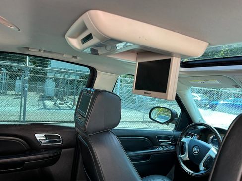 Used 2013 Cadillac Escalade Platinum AWD/4WD image 21