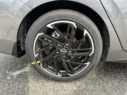 New 2026 Nissan Sentra SR w/ SR Premium Package FWD image 18