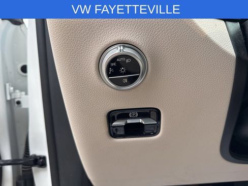 Used 2025 Mercedes-Benz GLC 300 4MATIC image 17