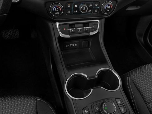 Used 2024 GMC Terrain SLE w/ Elevation Edition image 9