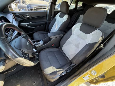 Used 2024 Chevrolet Trax RS w/ Sunroof Package image 11