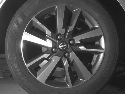 Used 2025 Nissan Versa SV image 15