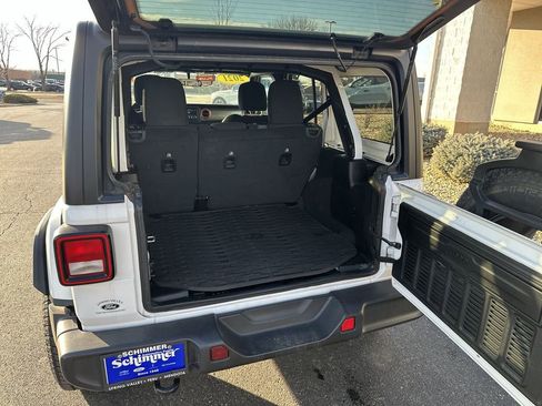 Used 2021 Jeep Wrangler Unlimited Sahara image 18