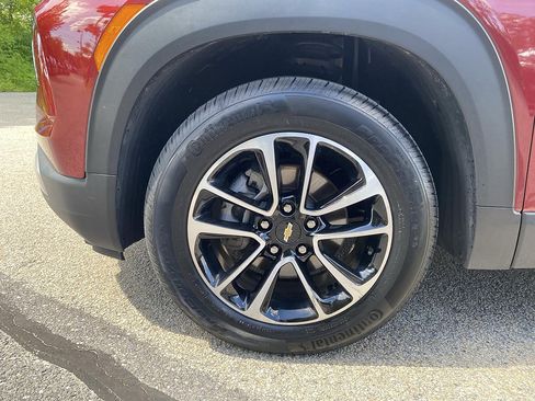 Used 2025 Chevrolet TrailBlazer LT AWD/4WD image 23