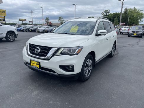 Used 2018 Nissan Pathfinder SL AWD/4WD image 4