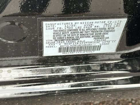 New 2025 Nissan Versa SR w/ Trunk Package image 25