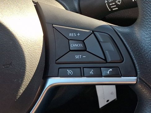 Used 2021 Nissan Rogue Sport S image 22