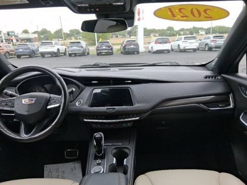 Used 2021 Cadillac XT4 Sport w/ Sun And Sound Package AWD/4WD image 10