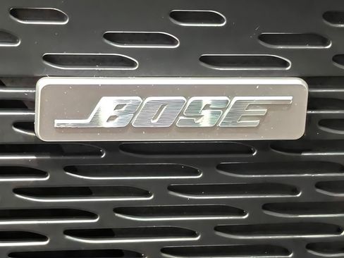 Used 2025 GMC Acadia Elevation w/ Elevation Premium Package FWD image 9
